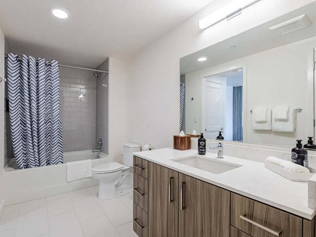 Building Photo - 1550 NW Naito Pkwy