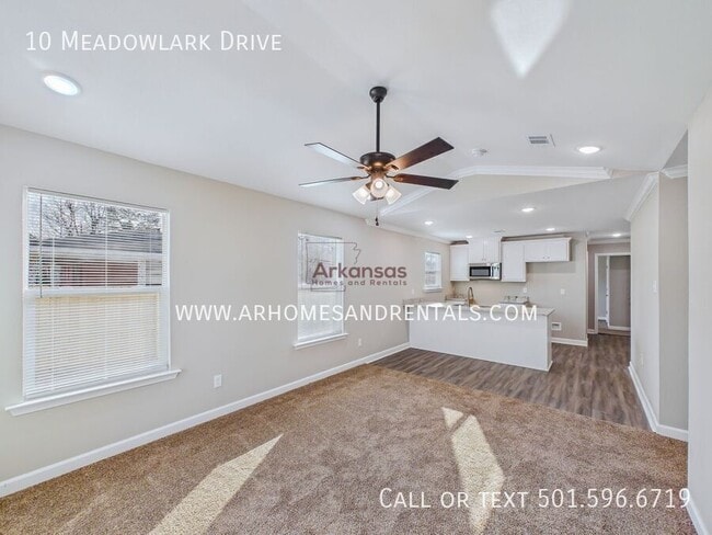 Building Photo - 10 Meadowlark Dr