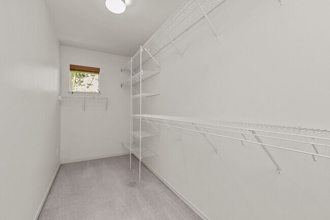 Building Photo - Stunning 3 bed, 2.5 bath home in desirable Bothell neighborhood