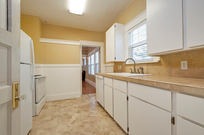 Building Photo - 2330 SW 170th Ave
