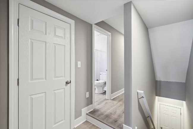 Building Photo - 1223 W Somerset St