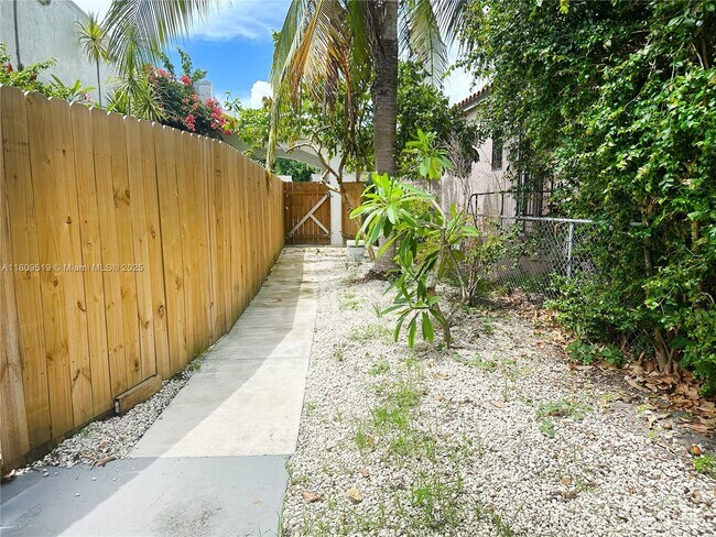 Building Photo - 2380 SW 11th St