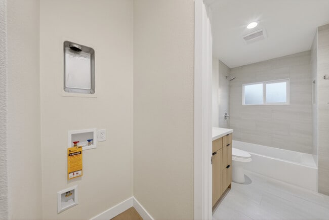 Building Photo - 3441 Drew St