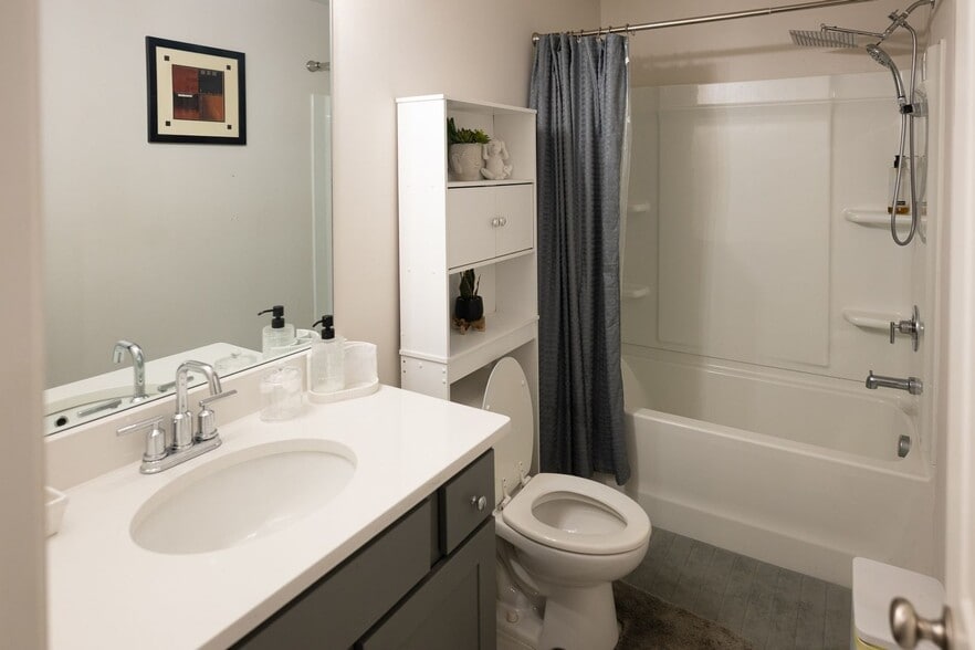 Building Photo - 2957 Cottage Ln