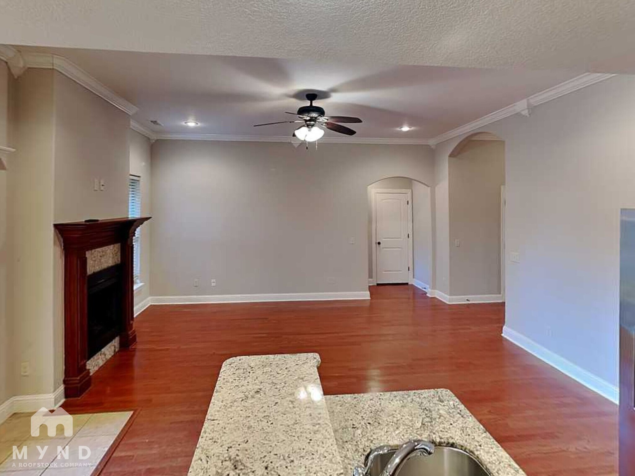 Building Photo - 102 NE Larkspur Ln