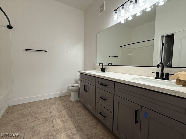 Building Photo - 2305 W Horizon Ridge Pkwy