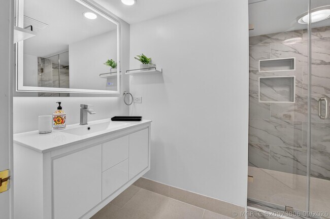 Building Photo - 3211 S Ocean Blvd