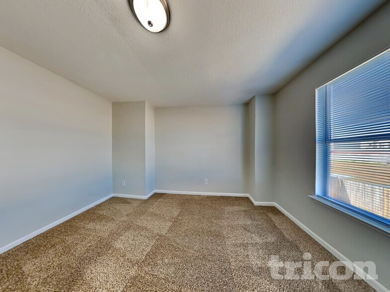 Building Photo - 10111 Victoria Falls Ln