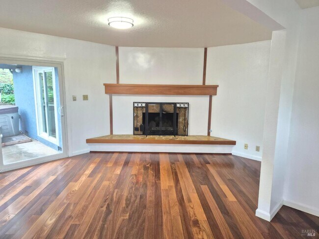 Building Photo - 453 Clark Dr