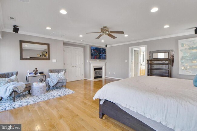 Building Photo - 7420 Mayflower Ct