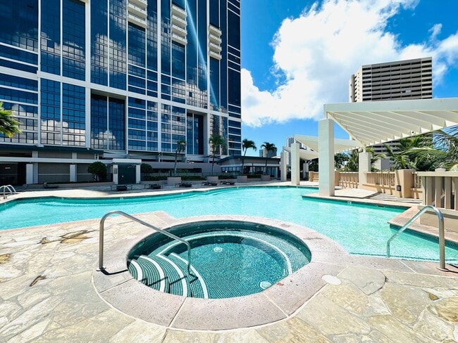 Building Photo - 2 Bedroom ,2 Bathroom, 2 Parking Condo (Ke...