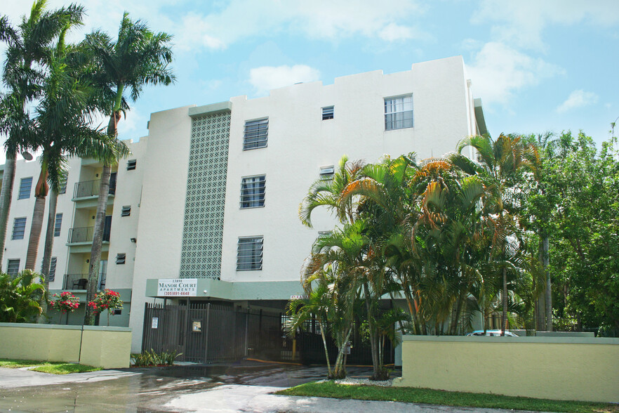 Building Photo - Manor Court Apartments