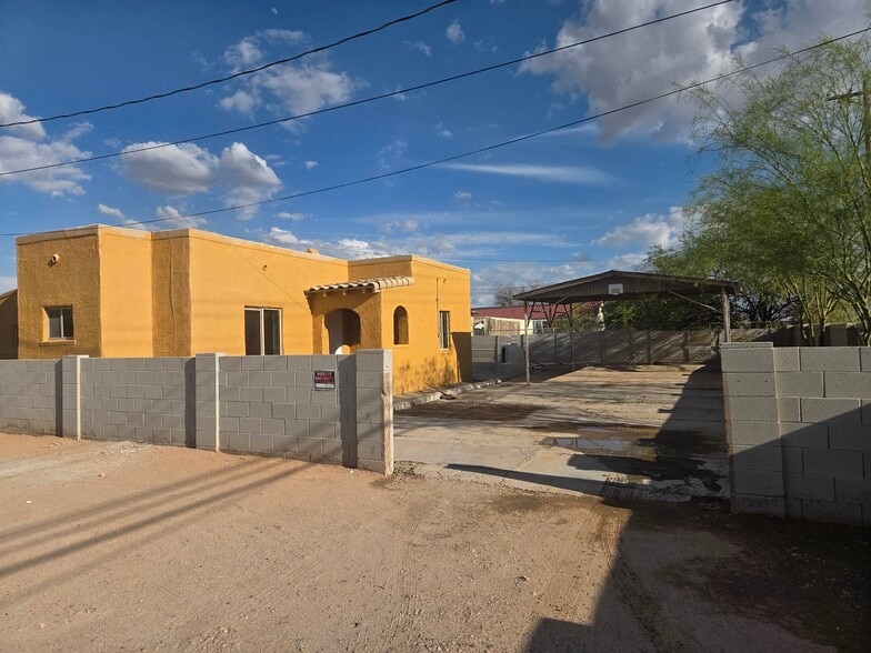 Primary Photo - 5855 S 6th Ave