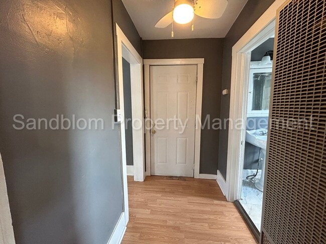 Building Photo - FOR LEASE | Riverview | 1 Bed, 1 Bath Garage Apartment