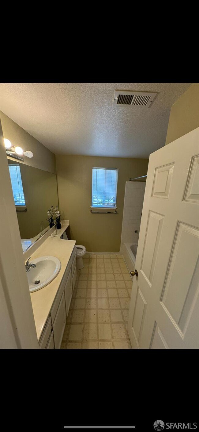 Building Photo - 4009 Pillsbury Ct
