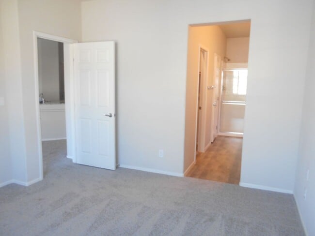Building Photo - 4655 Moonbow Ave