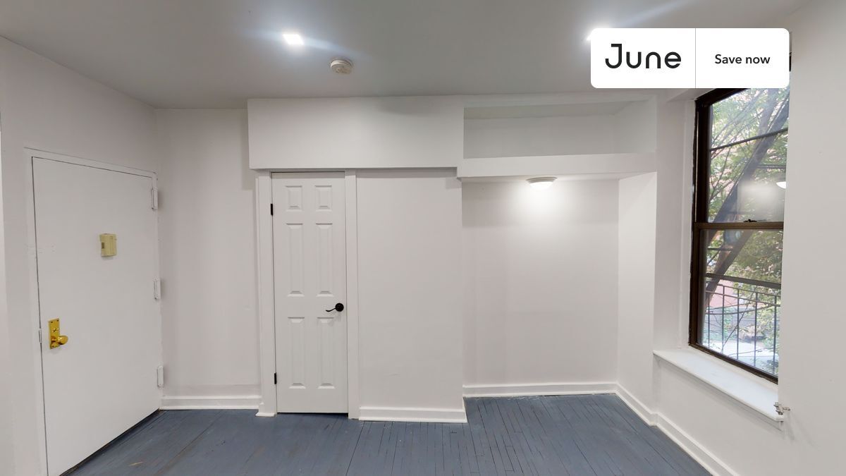 Building Photo - 324 1/2 East 8 Street