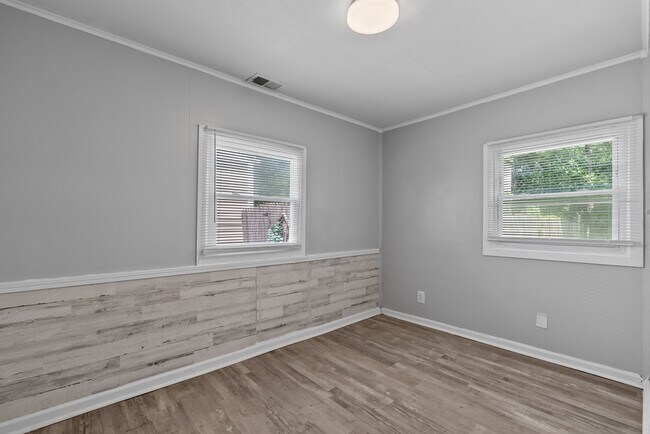 Building Photo - 313 N 42nd St