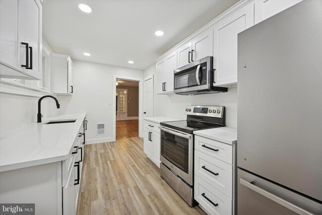 Building Photo - 407 N Broadway