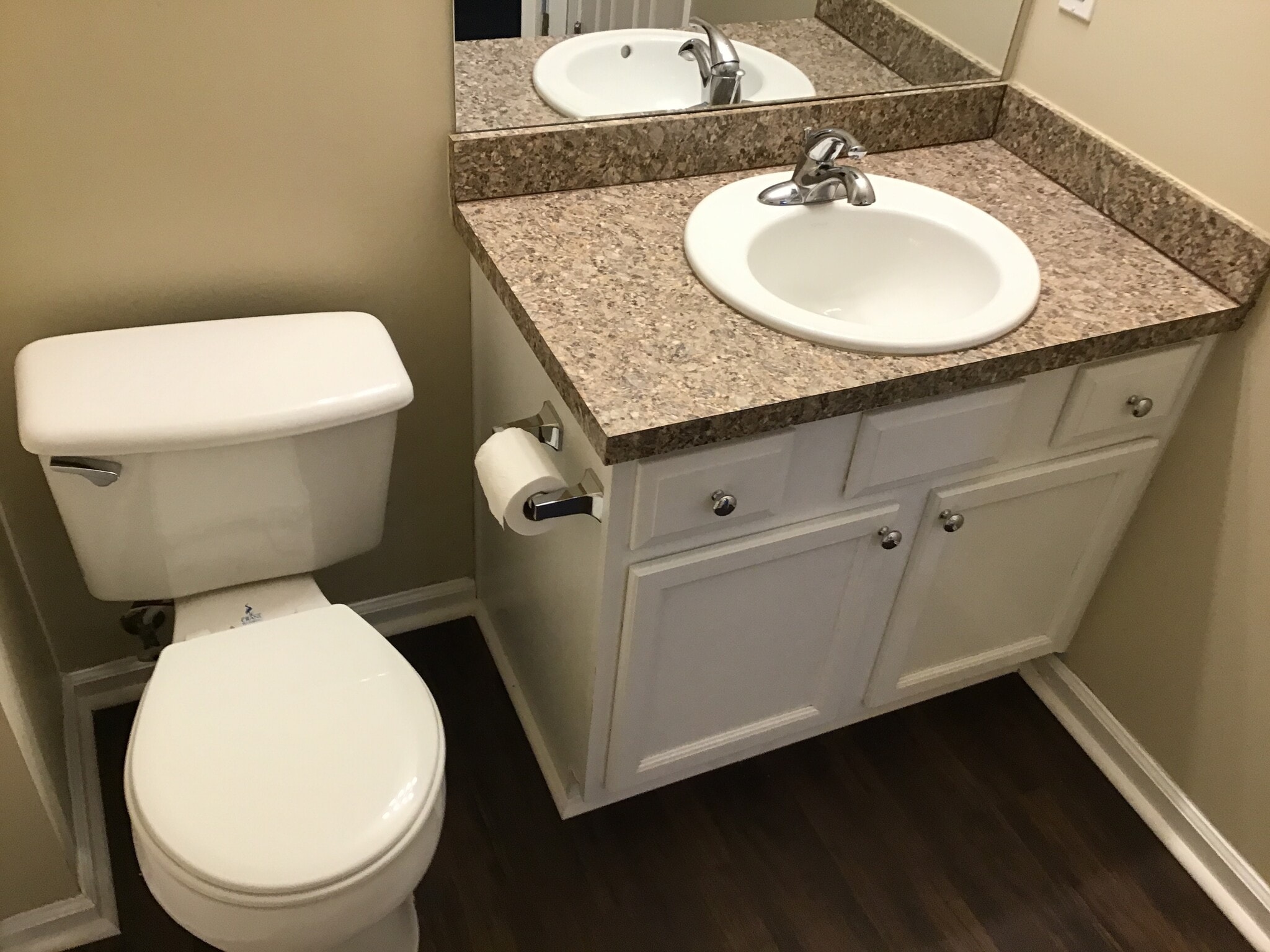 Building Photo - 634 Coopers Ln N