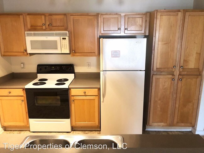 Building Photo - 3 br, 3 bath House - 1301 Harts Ridge Dr