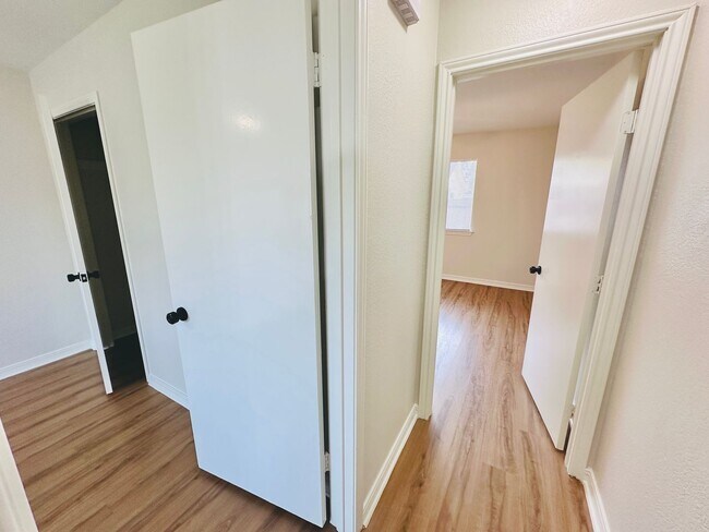 Building Photo - MOVE IN SPECIAL!!! - Updated 3-Bed Home wi...