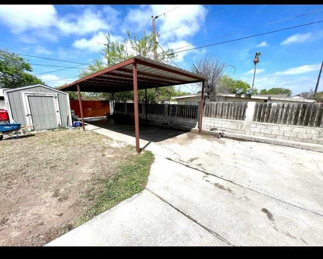 Building Photo - 117 Mercedez Dr