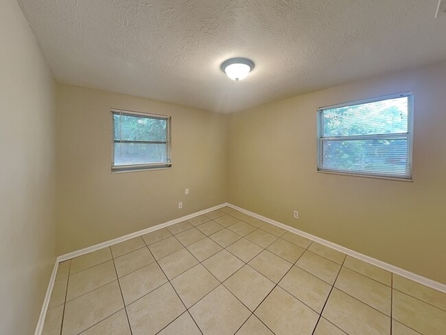 Building Photo - 6150 George Wood Ln W