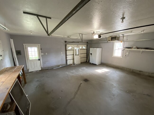 Building Photo - CENTRALLY LOCATED THREE BEDROOM HOUSE IN H...