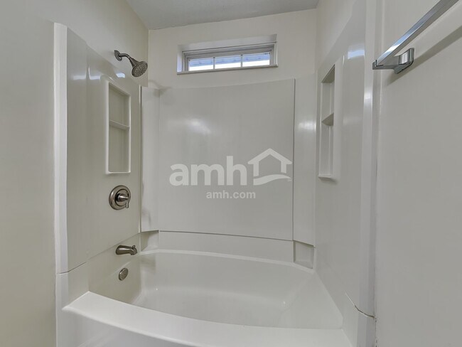 Building Photo - 112 Bradford Cir