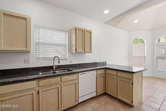 Building Photo - 205 N Alto Mesa Dr