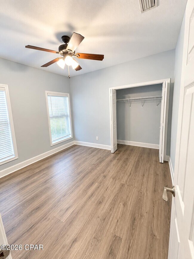 Building Photo - 9010 Polly Ave