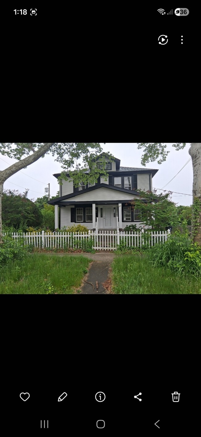 Building Photo - 213 W Quince St