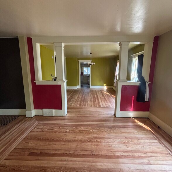 Building Photo - 1009 SW Fillmore St