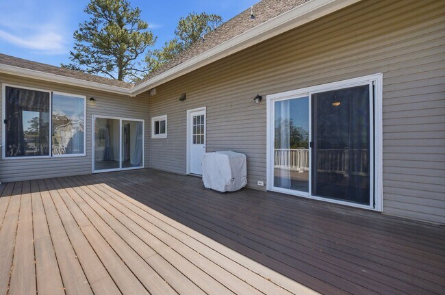 Building Photo - 20 B Freeman Drive Poquoson VA 23662
