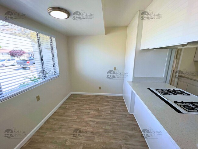 Building Photo - Newly upgraded 3 bd/1.5 bath with fenced yard