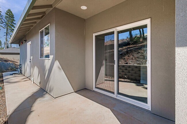 Building Photo - 569 Valstream Dr
