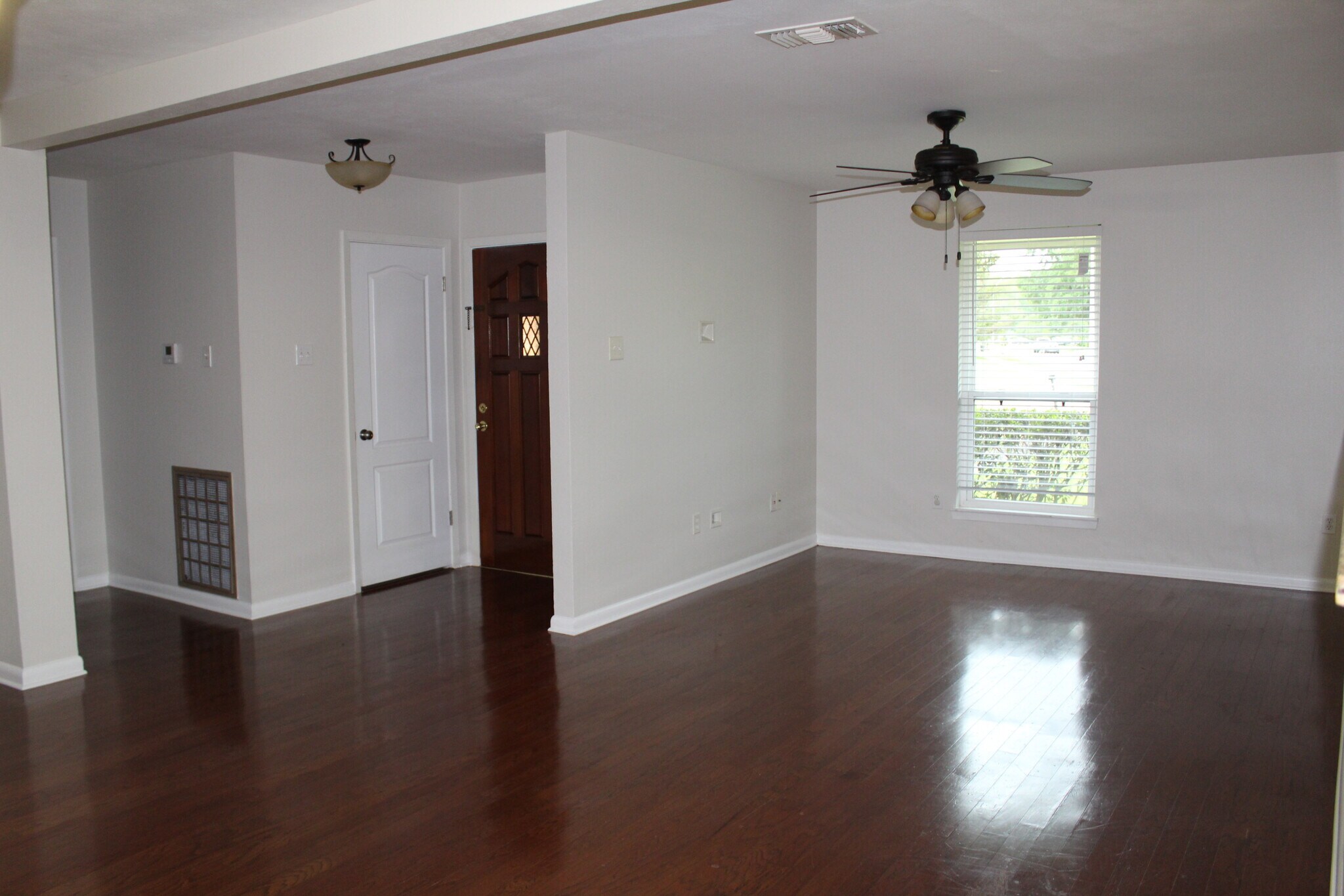 Building Photo - 2491 Donald Dr