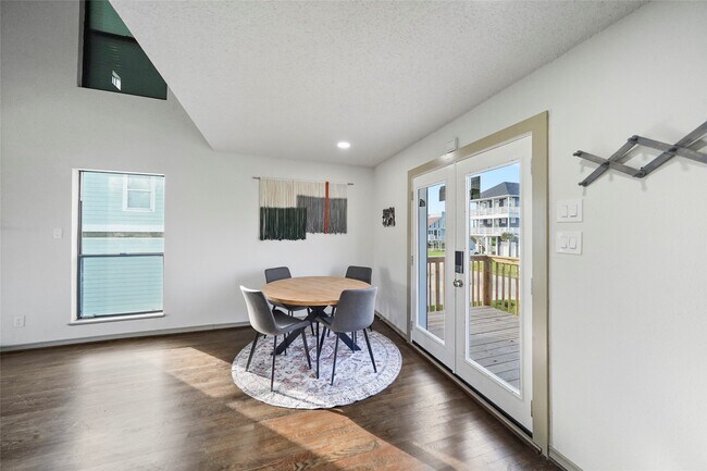 Building Photo - 4126 San Jacinto Dr