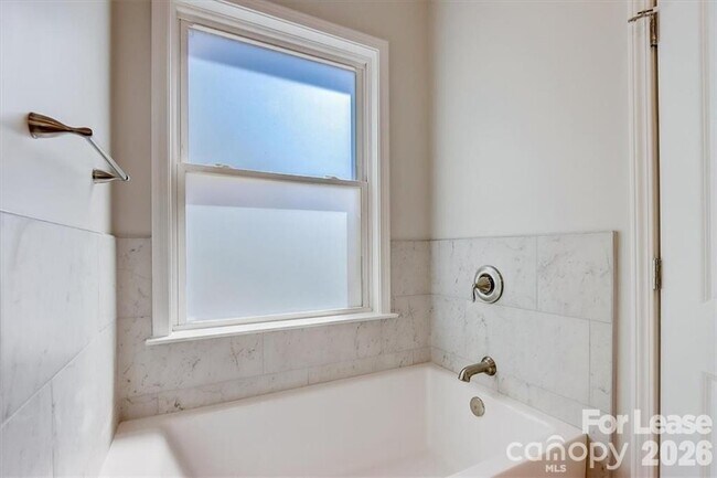 Building Photo - 48 John Halford Ct