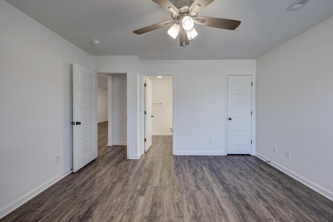 Building Photo - 707 Short Leaf Ln