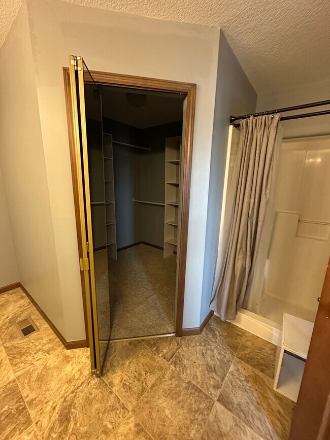 Building Photo - Charming 3BR House in Roanoke