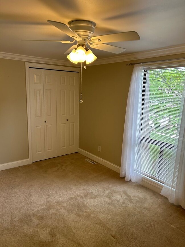 Building Photo - Modern Charm: 2 BR Home with Finished Basement, Pet Friendly, Assigned Parking, and Prime Location!