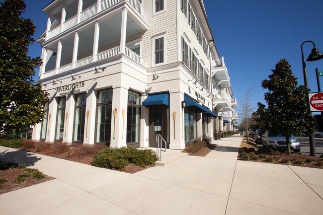 Building Photo - 2BR/2BA - Beautiful condo on River Road - ...