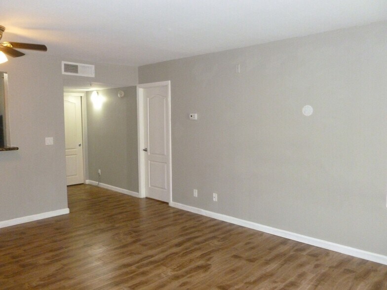 Building Photo - 2110 Sealion Dr