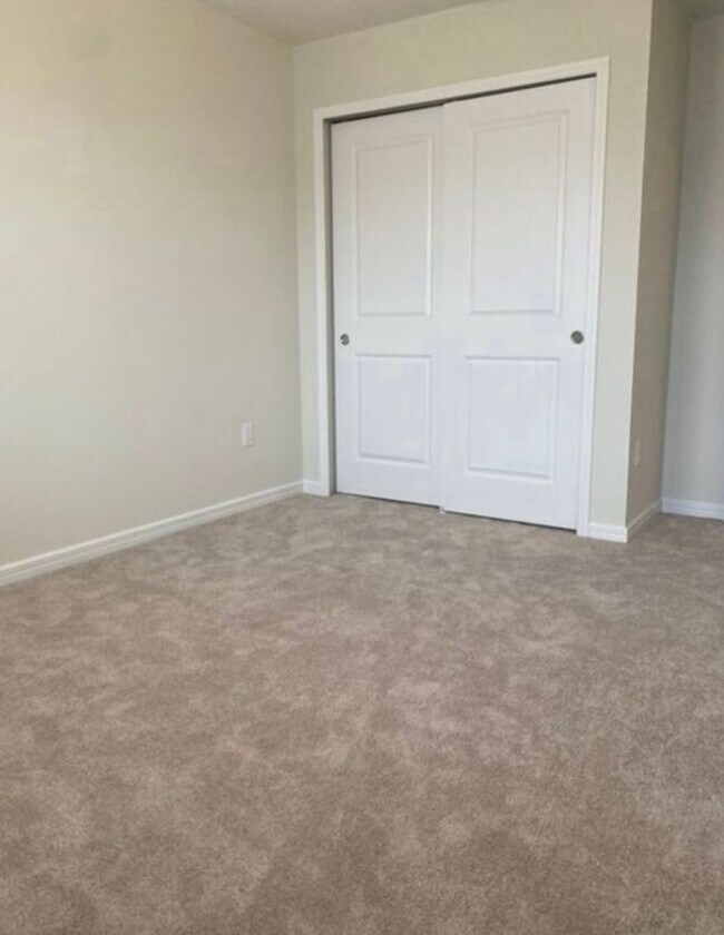 Building Photo - Isles of Lake Nona!! 3 Bedroom 2.5 Bathroom Townhome