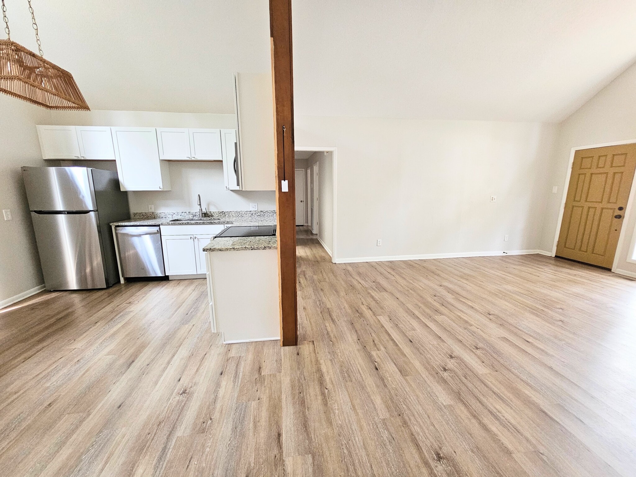 Building Photo - 9 E Pine Ct