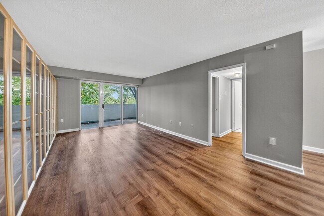 Building Photo - Available Now! 1 Bed / 1 Bath Condo in the...