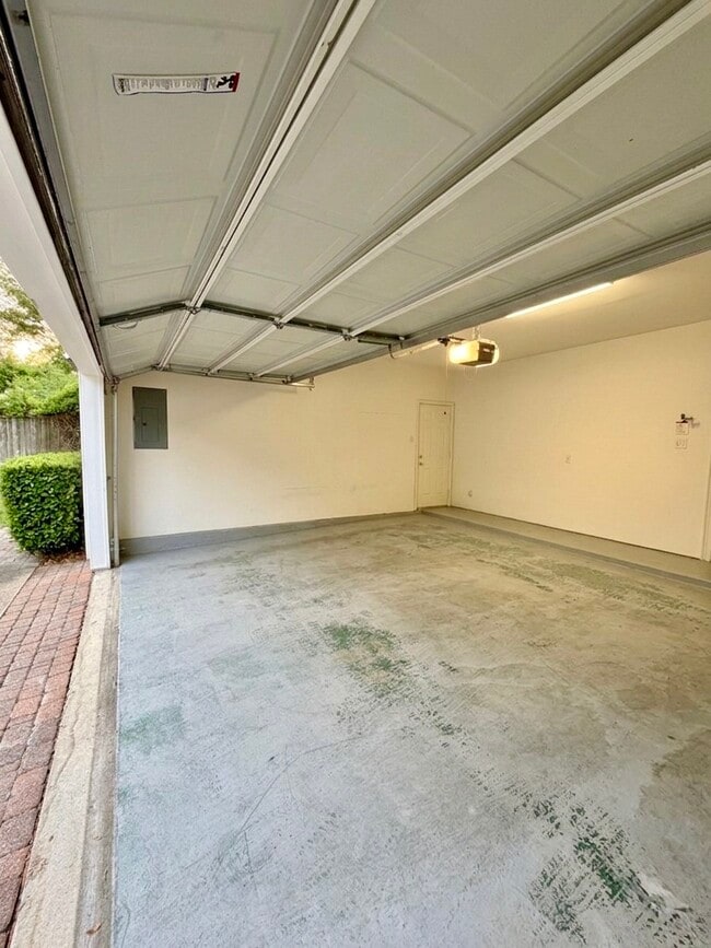 Building Photo - 7202 Harmony Cove