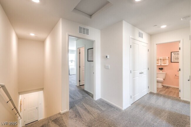 Building Photo - 4966 Fern Mesa Ave